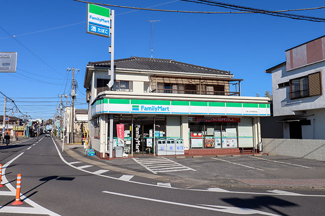 ファミリーマート八日市場駅前店徒歩約4分